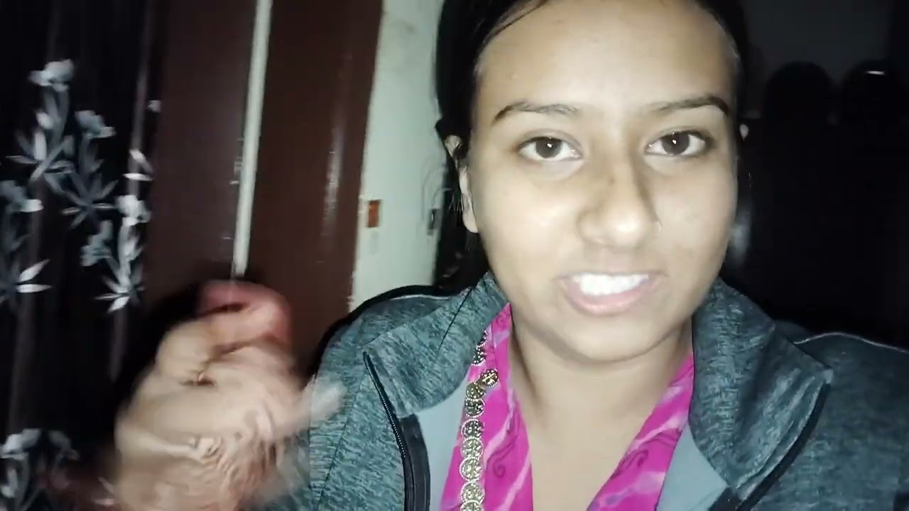 itni raat ko gunnu phone dekh rha hai