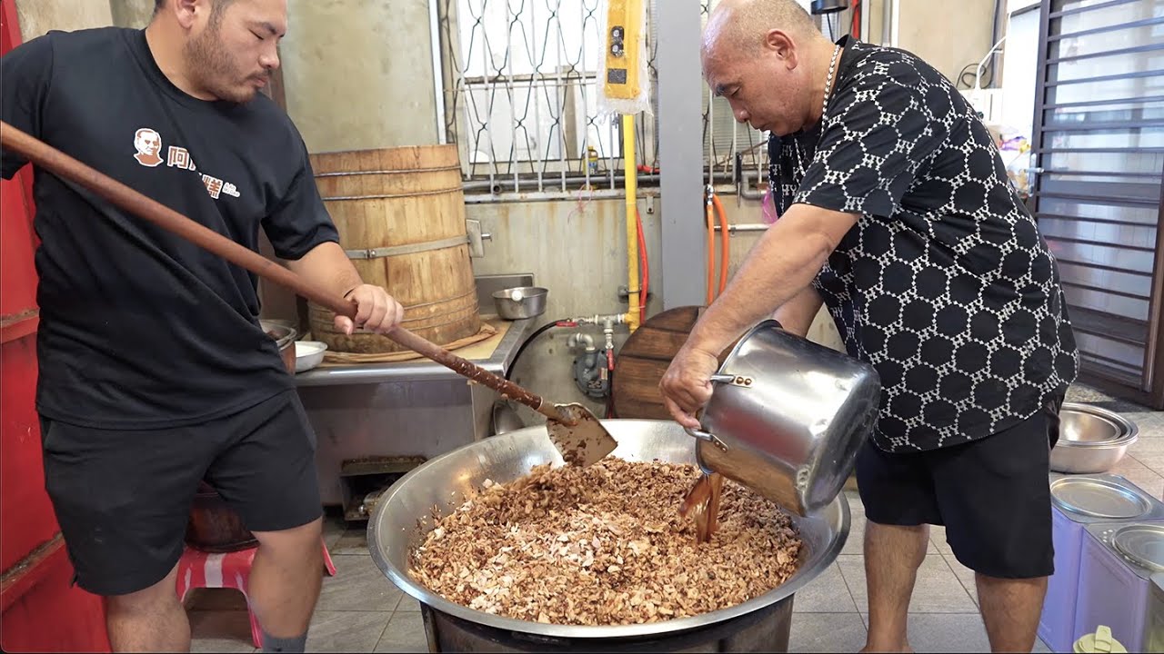 How to make the  Savory Rice Cake 單日賣破千碗的米糕！一賣就賣了50年， Must-Try!! Taiwanese Local Food