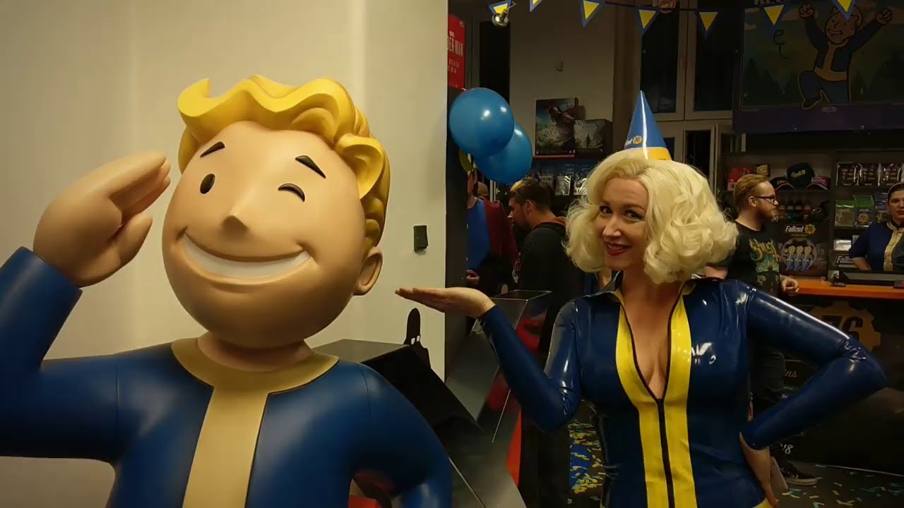 Latex Cosplay: Fallout Vault Girl