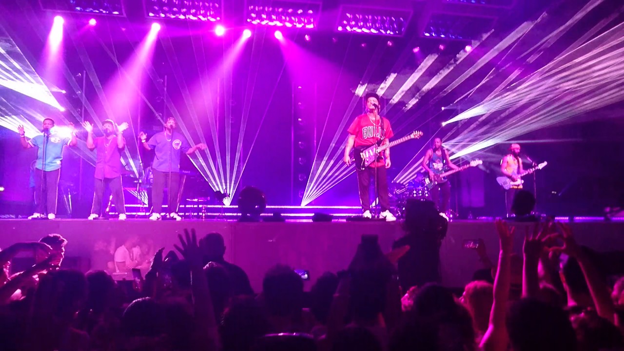 Bruno Mars - Calling All My Lovelies- best live video. bologna 2017