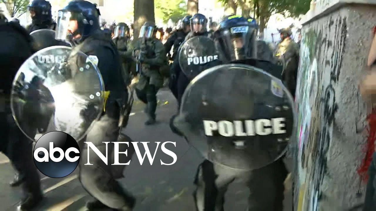 Police use tear gas, push back peaceful protesters for Trump church visit l ABC News