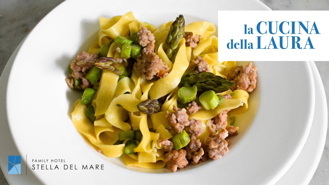 Come fare le TAGLIATELLE SALSICCIA e ASPARAGI | La Cucina della Laura