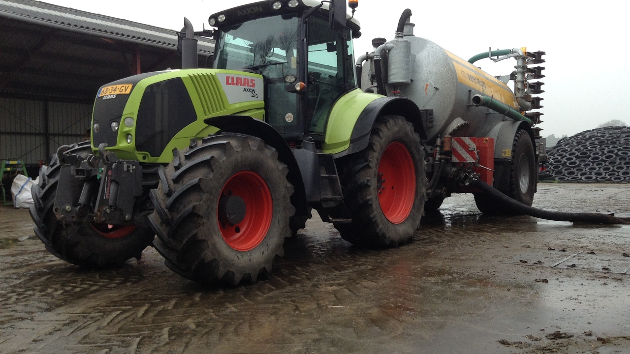 Transporting slurry with Claas Axion 810 & Veenhuis Profiline 14 m3