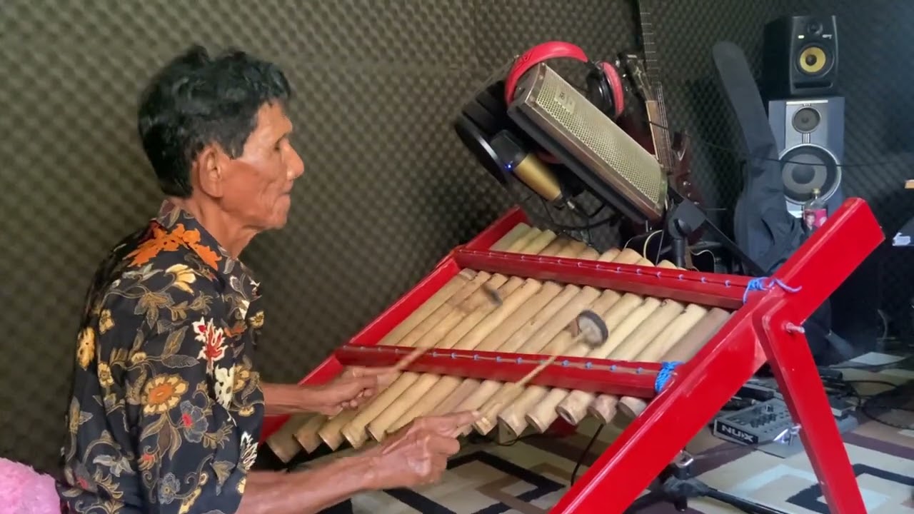 Man Tohan Satu angklung ( Klocian dan Gendhing Haji suTedjo Hadi  )
