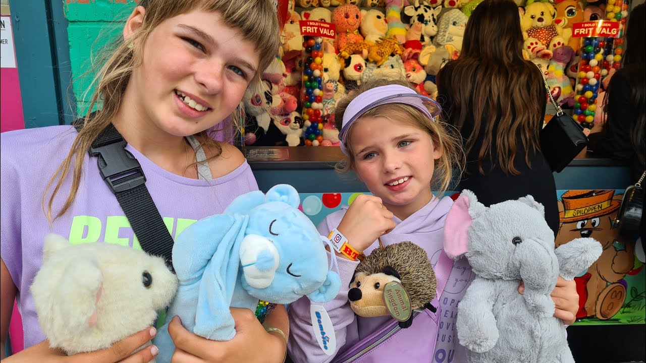 PÅ BAKKEN🎢PRØVER FORLYSTELSER🎠VINDER BAMSER🧸MALLE PRØVER TORNADOEN😱
