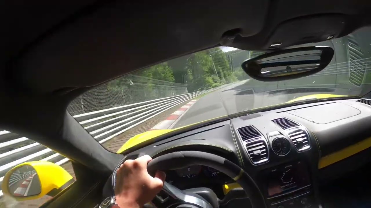 7:33 BTG 06.06.2022 Porsche GT4 almost Crash Fuchsröhre Touristenfahrten Nürburgring