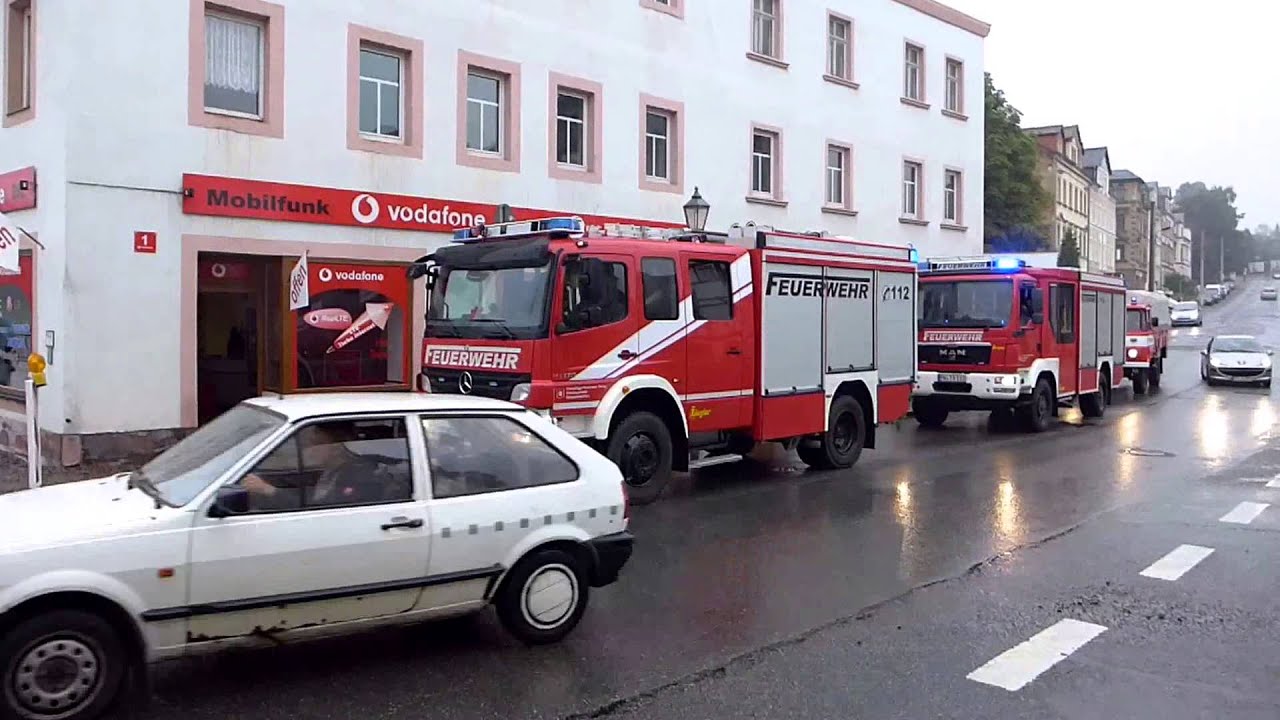 VERRÜCKT? Feuerwehr liefert Bier an Vodafone Shop - KRASSER Blaulicht-Einsatz