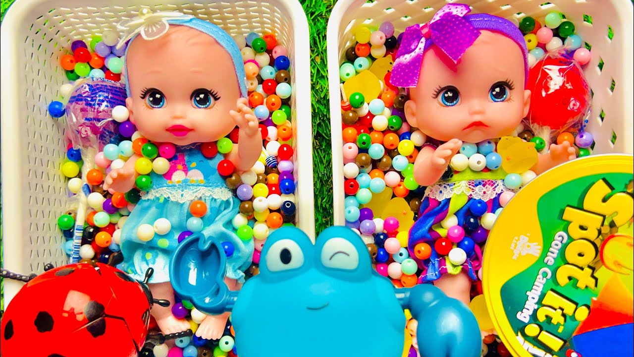 ASMR Badewanne voller Süßigkeiten 🍭💦 Bunte Candy Mix Challenge mit Baby Puppe