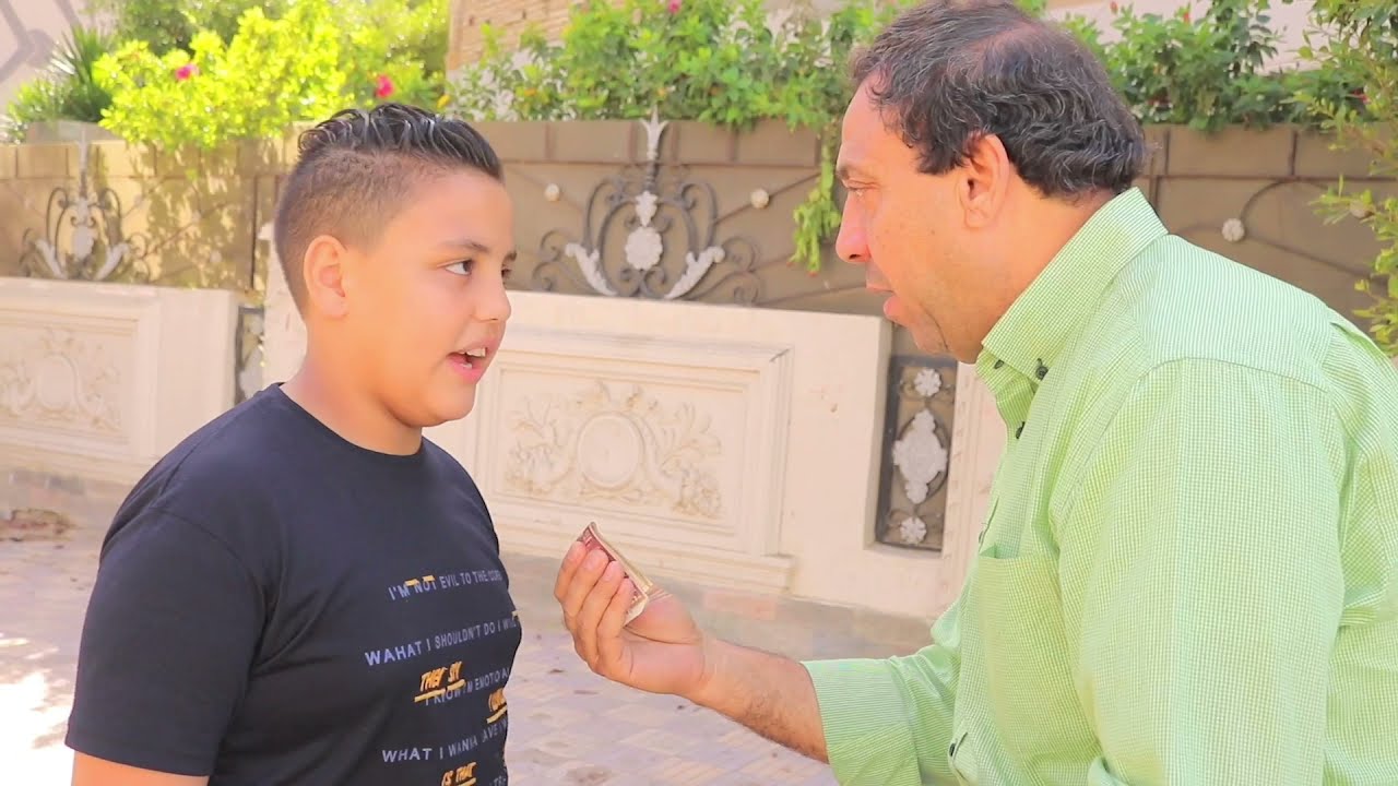 طفل يطلب مساعده من رجل غني شوف حصل ايه !