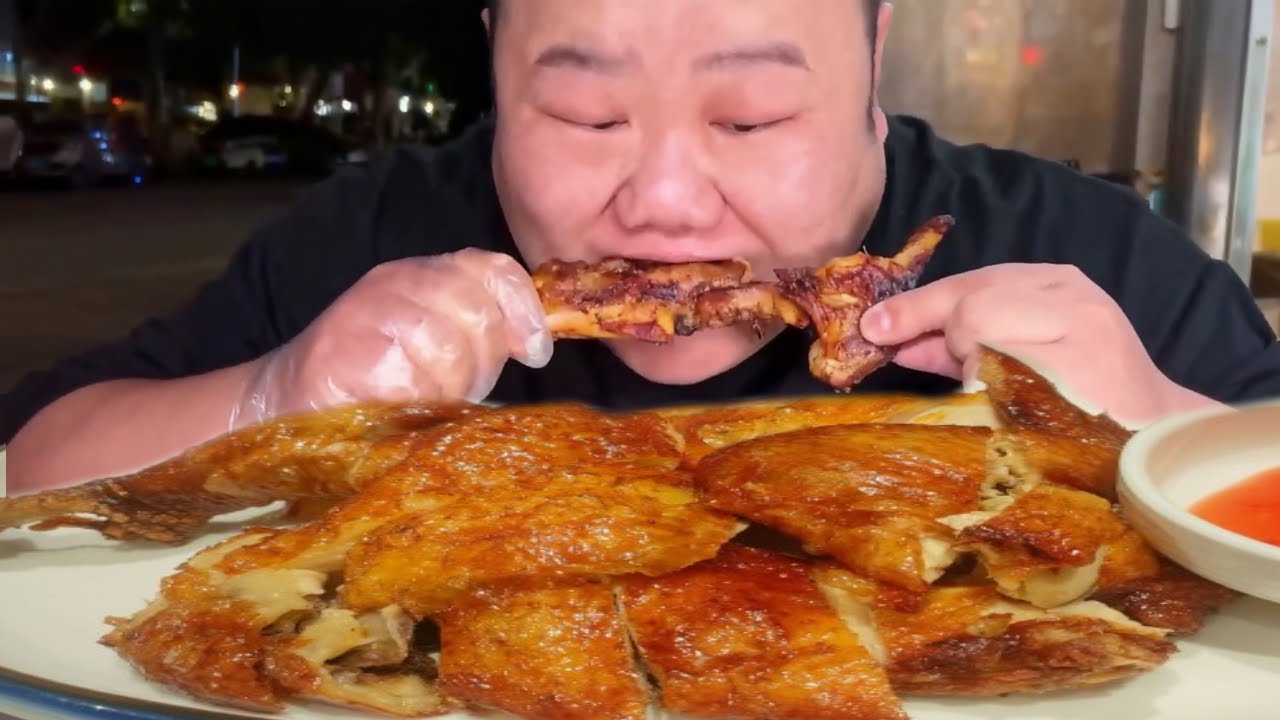 【大胃王挑戰】遵義烤雞界的頂流！炭火現烤外皮酥脆內裡爆汁，裹滿爆辣沾醬，一口下去香到跺腳超解饞！ ｜Food Challenge【櫻木花胖】