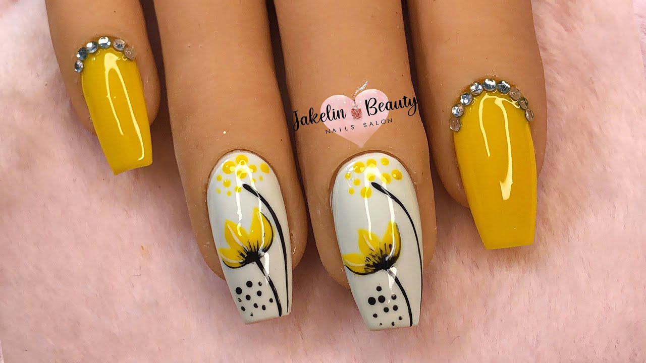 DECORACIÓN PARA UÑAS EN COLOR AMARILLO 💅🥰
