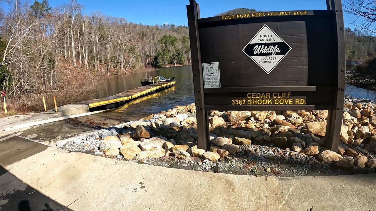 Grand tour of Cedar Cliff Lake Tuckasegee NC. And the grand opening of the brand new boat ramp!!