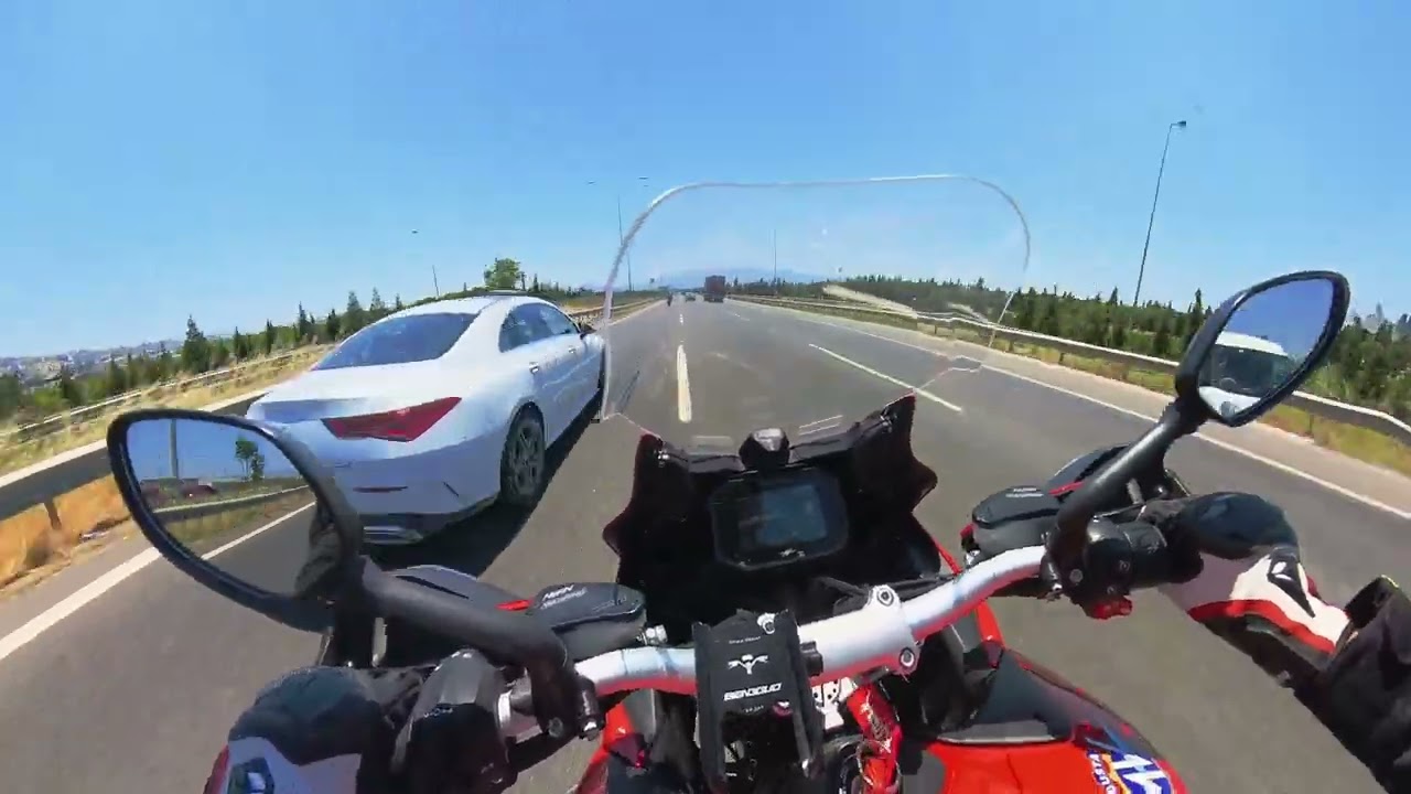MV Agusta Turismo Veloce 800 & Aprilia RSV4 otoban gazlama