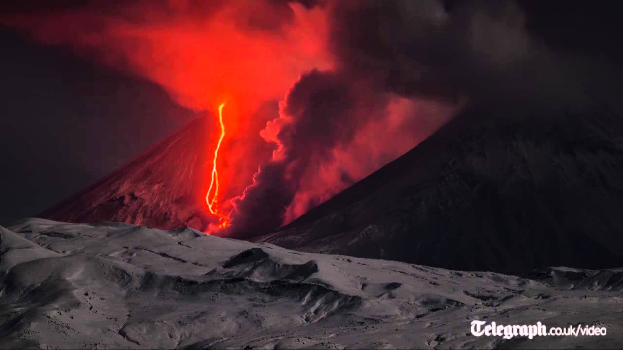 Volcano eruption filmed in timelapse