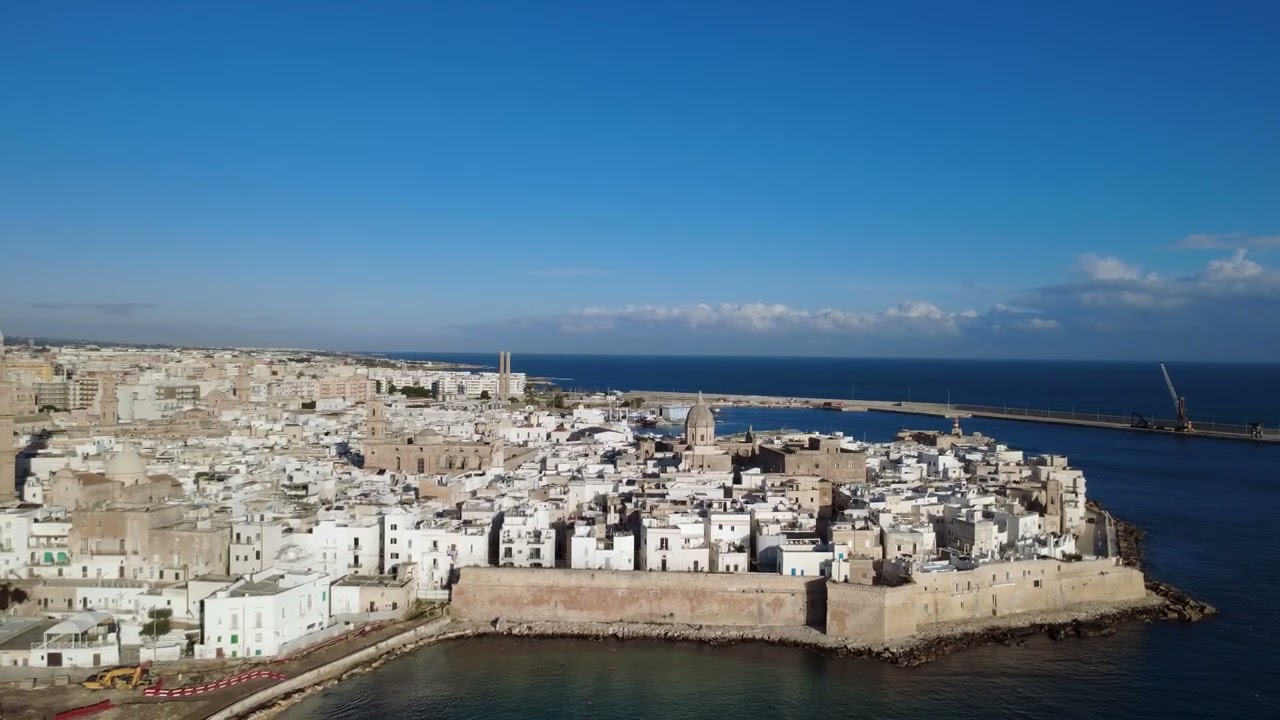 Monopoli Unveiled — Rising Above the Ancient Walls