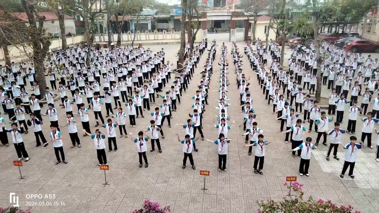 Màn đồng diễn của HS Trường THCS Hải Hòa 