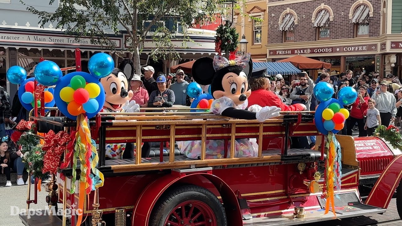 Mickey Mouse and Minnie Mouse 95th Birthday Cavalcade at Disneyland   4K