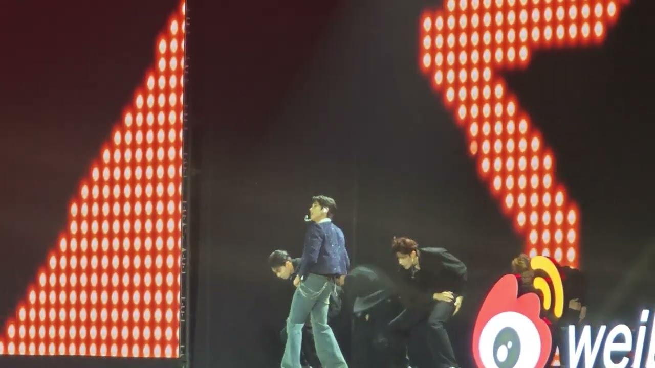 JAECHAN : Poster Boy @ Weibo Gala 2025 - Qsncc【4K 60FPS】
