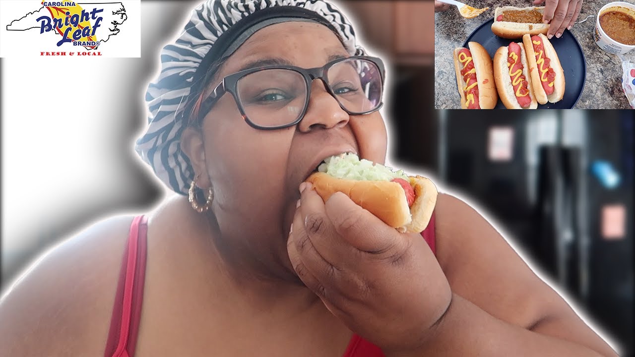 HOW TO MAKE A CAROLINA STYLE HOT DOG| BRIGHT LEAF HOT DOGS|  no chef dj|  hot dog sauce|  slaw| nc