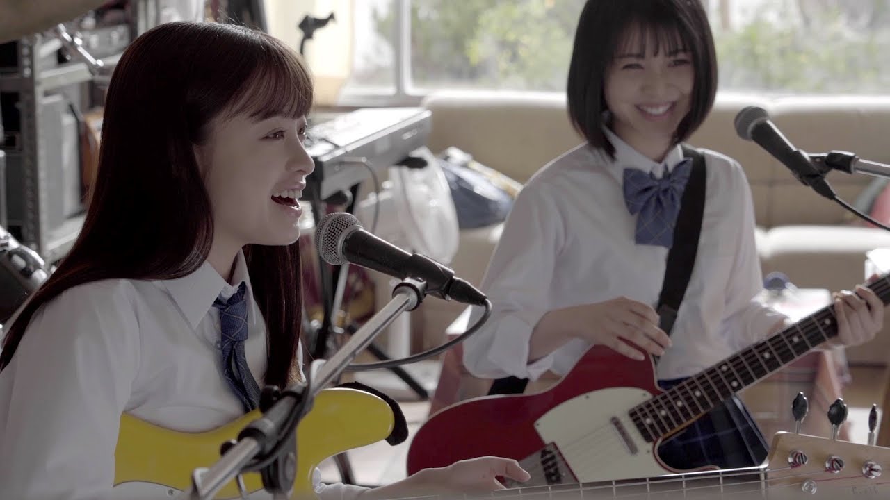 浜辺美波＆橋本環奈、バンド結成でYouTubeデビュー　星野源「未来」で撮影風景振り返る　ドコモCM「カンナとミナミの約束」篇＆メイキング