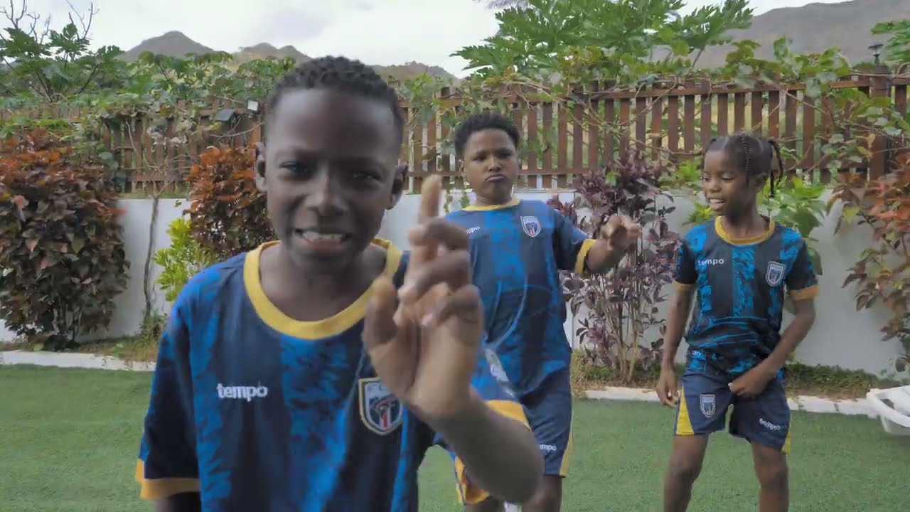 Marcio Revoluson - Regre&ccedil;a Skola (Official Video)