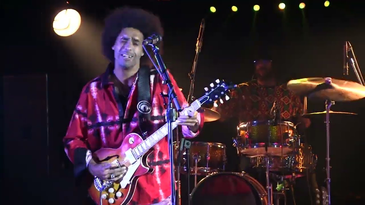 ''HORNS BELOW HER HALO'' - SELWYN BIRCHWOOD @ Token Lounge, July 2022