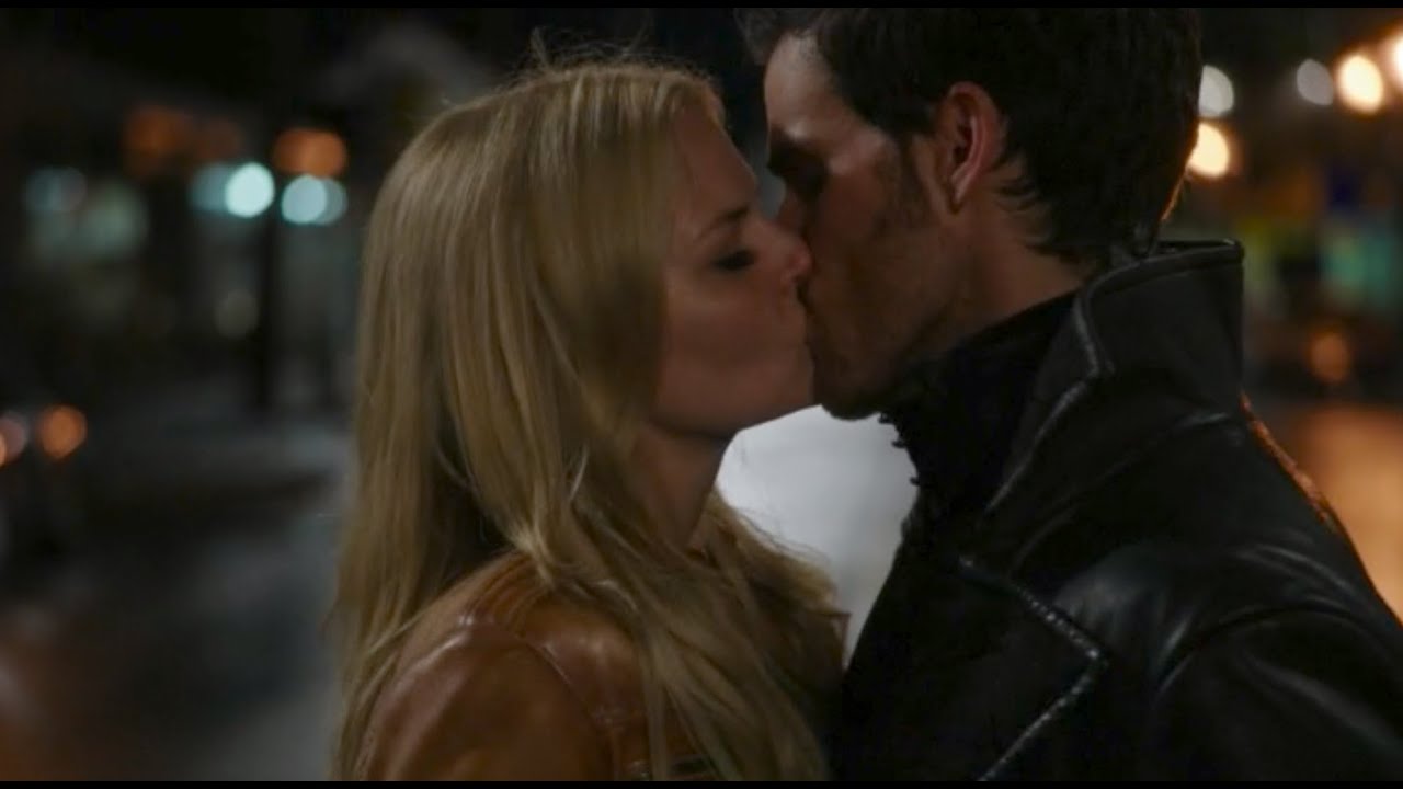 Captain Swan Kiss! (4x03)