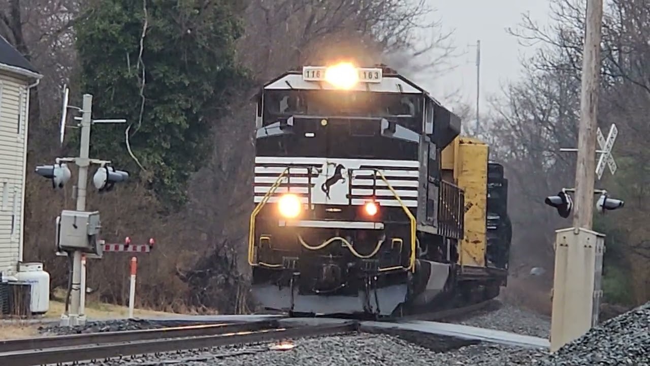 NS 1163 Leads NS 1095 on NS 15T Passing Through in Boyce VA