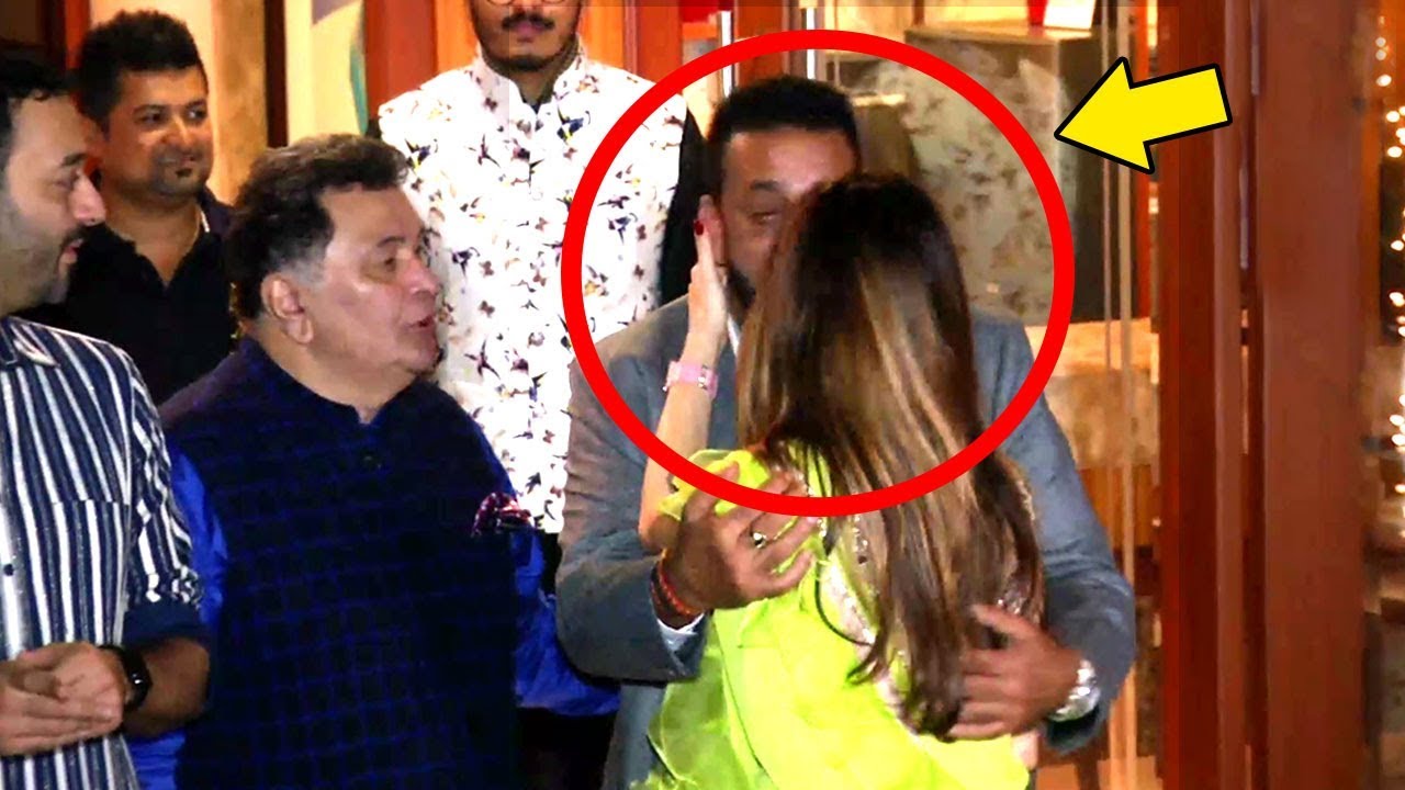 Sanjay Dutt's FUNNY Awkward Moment With Hrithik Roshan's Wife Suzanne Khan At Diwali Party 2017