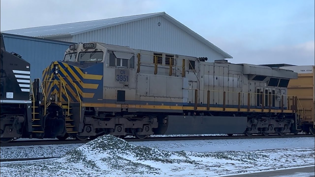 (First Train Catch of 2026!) NS 4537 Leads NS 142 with CN 3951 ex CitiRail in Mid DPU (1/2/26)