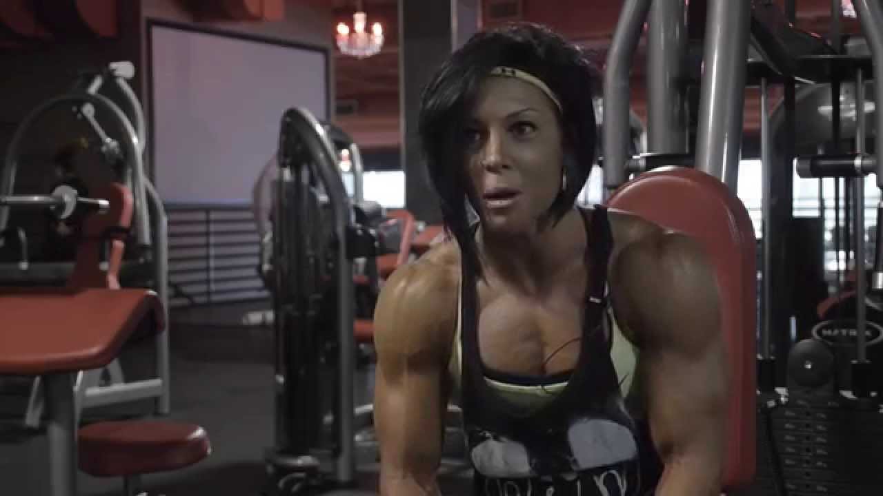 Mike Rashid ft. Dana Linn Bailey: Overtraining Shoulders