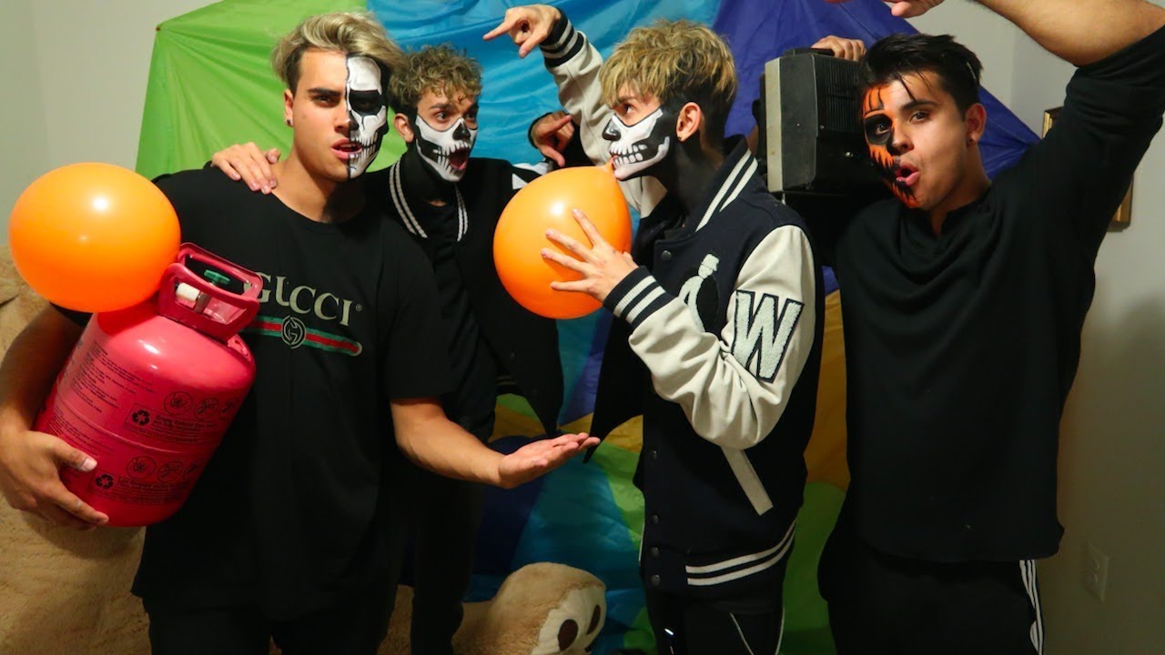 FUNNY HELIUM RAP BATTLE!