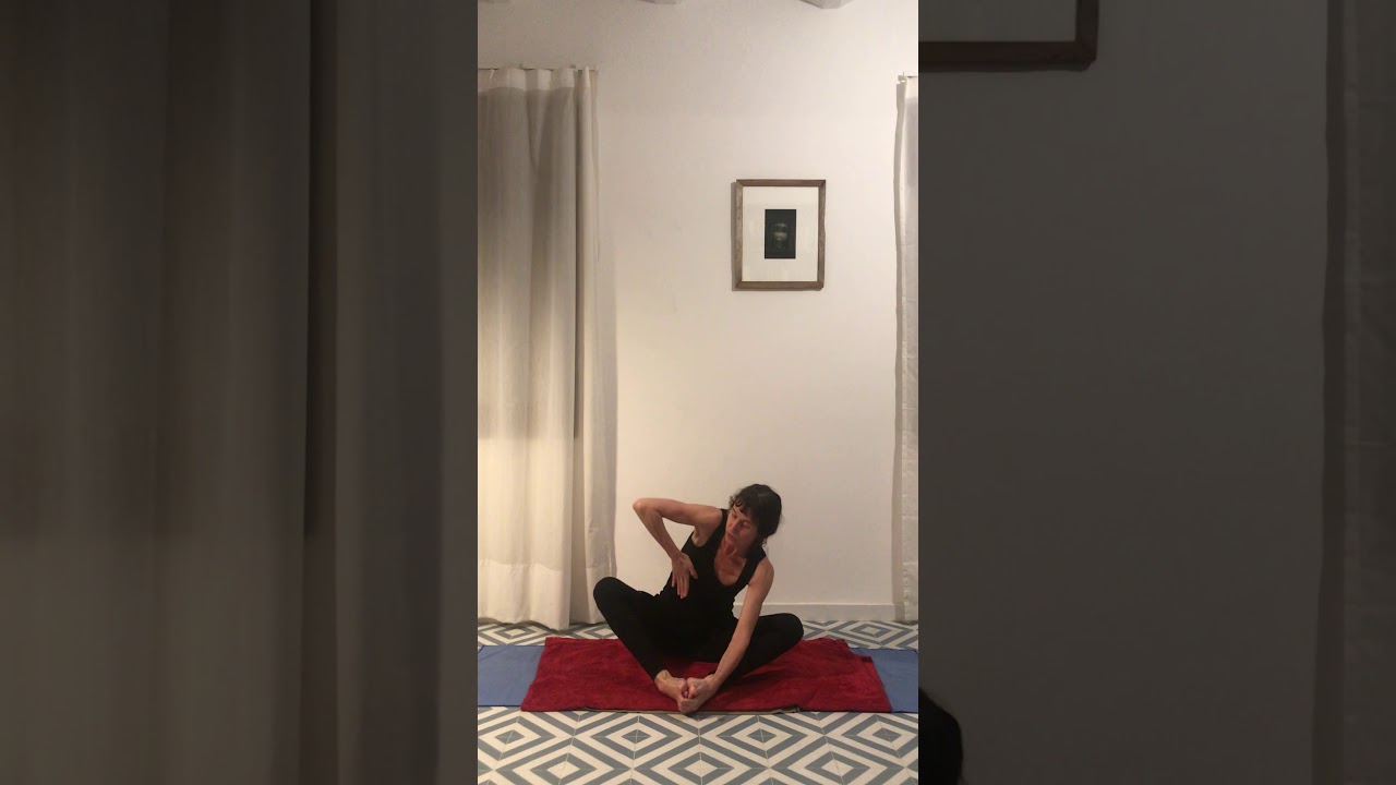Secuencia de yoga, saludo a la tierra, con Ana Gavilá