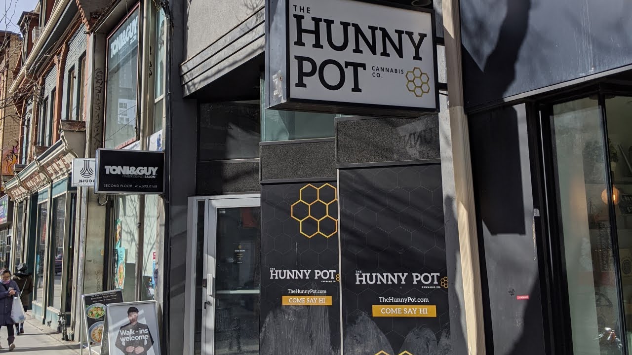 Hunny Pot: Cannabis dispensary in Toronto, Queen Street. Marijuana retailer.ハニーポット：トロントの大麻ディスペンサリー