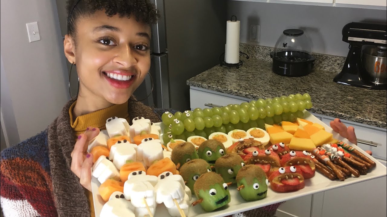 Easy Halloween Fruit Platter