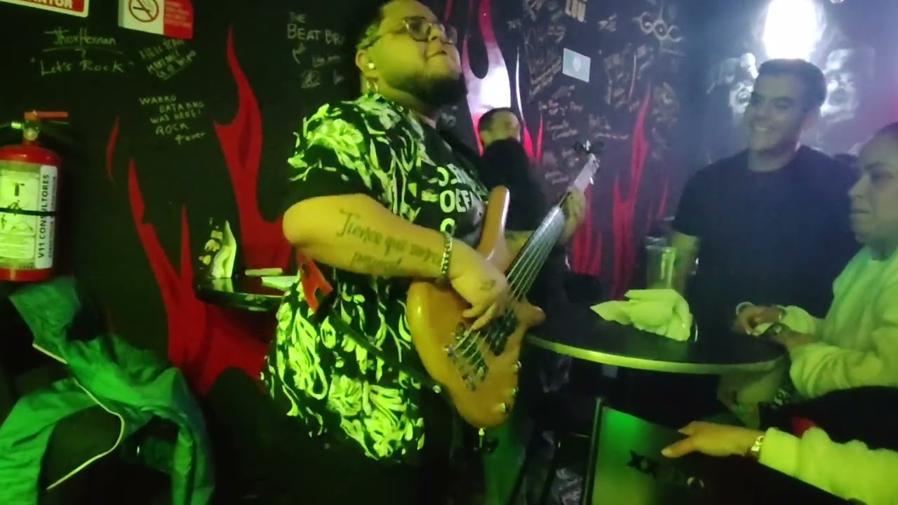 Knights of cydonia Cover - Gochie Band en vivo Marshall 