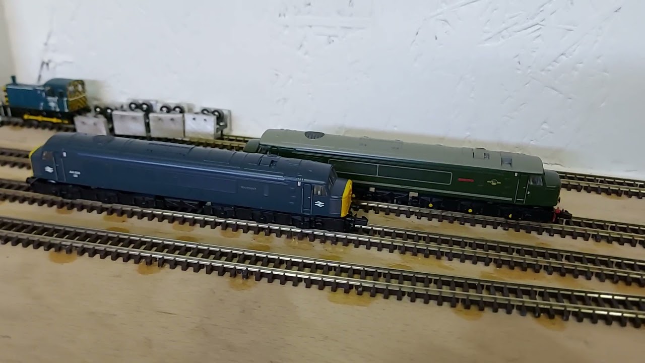N gauge class 44 dcc sound Brutal comparison .
