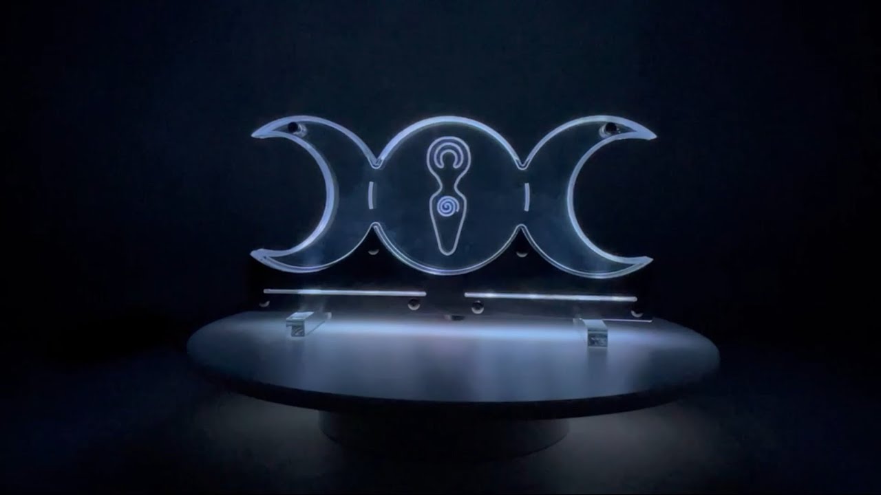 Triplice Dea | Lampada in acciaio e metacrilato