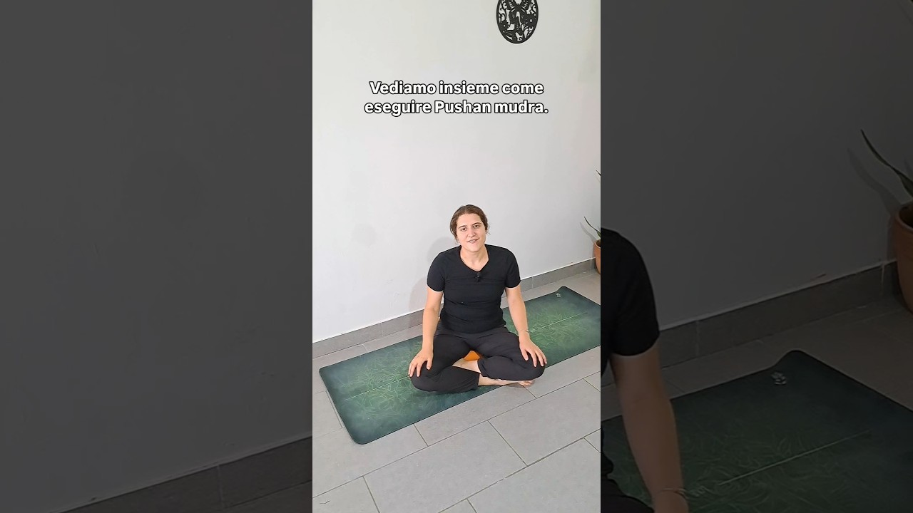 Un mudra utile per digerire meglio #yoga #yogacongaia #shorts #yogapractice #yogacommunity #yogi