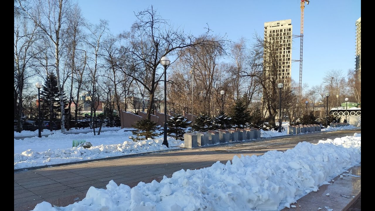 Тропинки вдоль дороги.  Владивосток