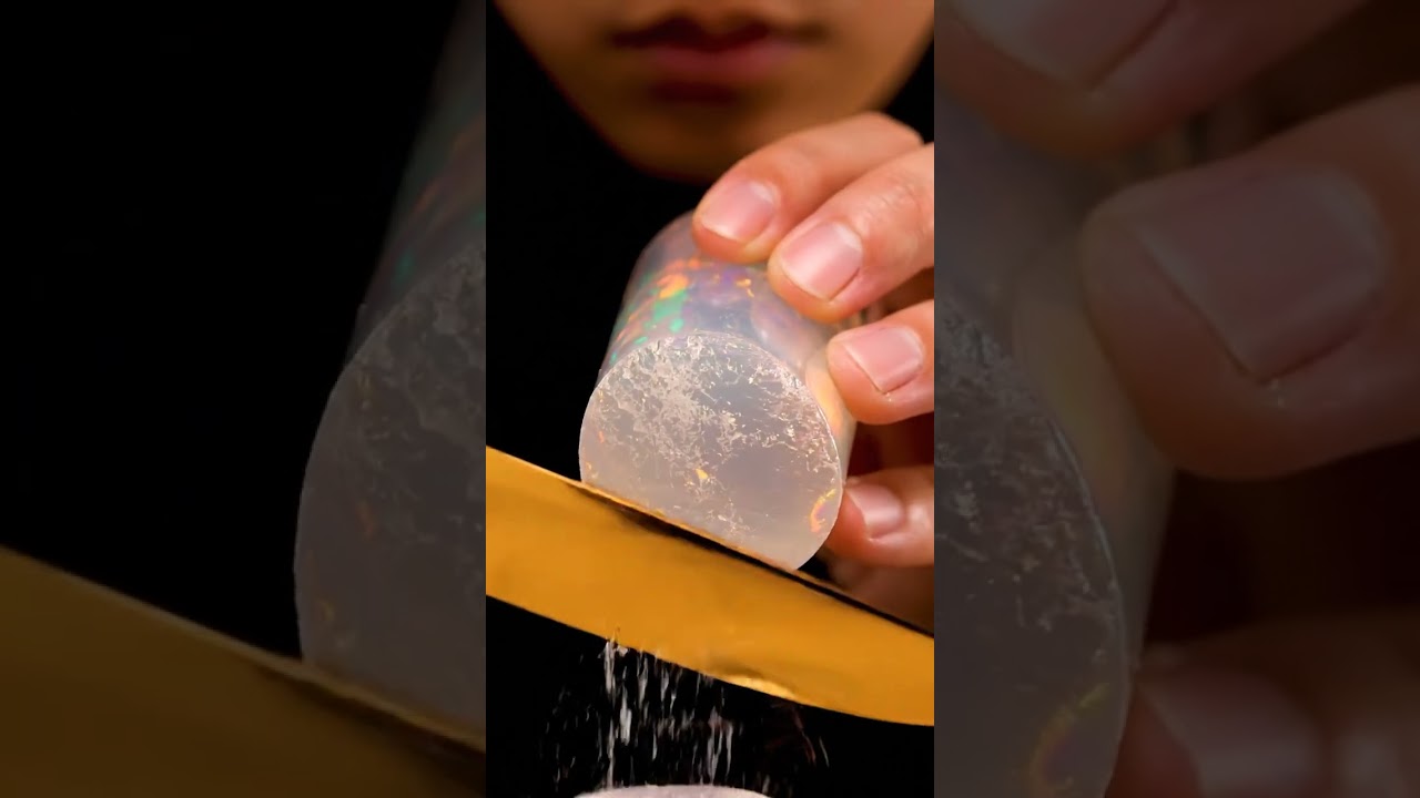 🔪🧪 Slice: Opal-like orb made of dragonfruit-pear pudding gel with&hellip; #asmr #relaxing #satisfying