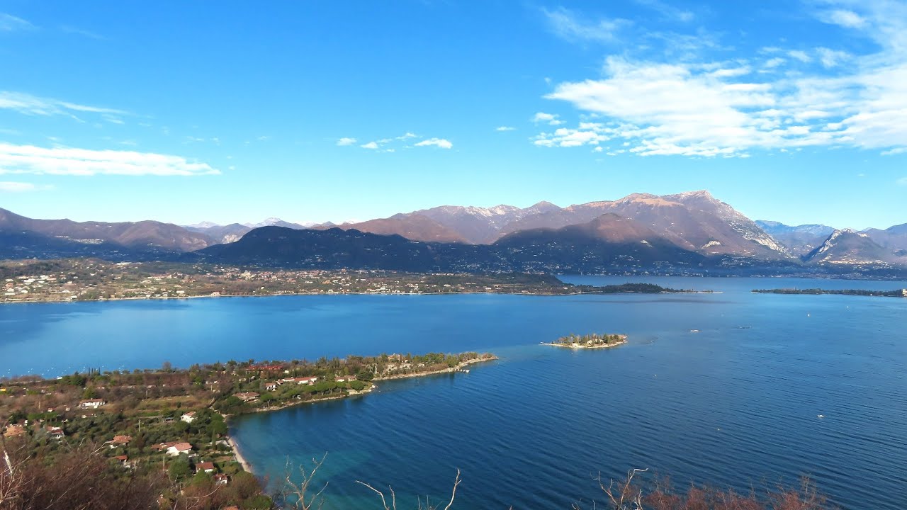 La Riserva Naturale della Rocca e del Sasso di Manerba, itinerario panoramico sul lago di Garda.