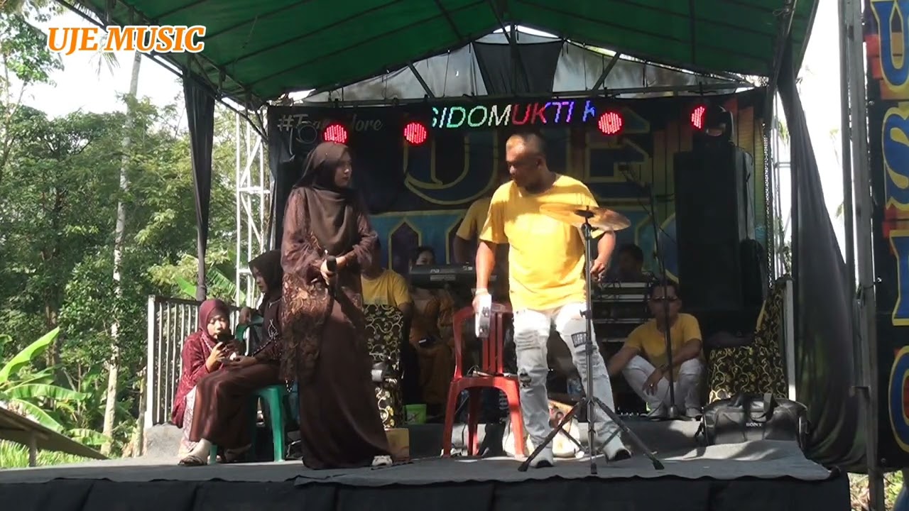 Sajadah merah  