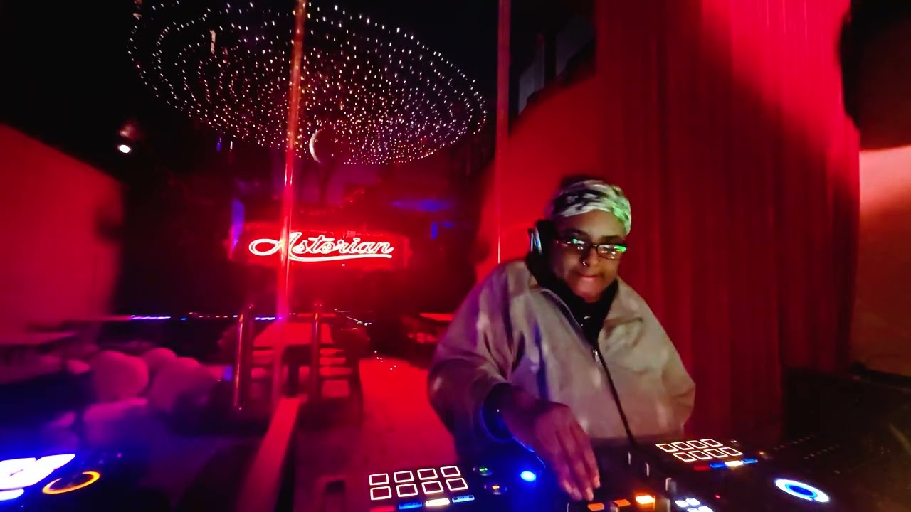 OPEN DECKS COLLECTIVE: (DJ CCTH1986) CLASSIC HOUSE, 90'S, SOUL, FUNK, DISCO, DEEP, VOCAL-HOUSE.