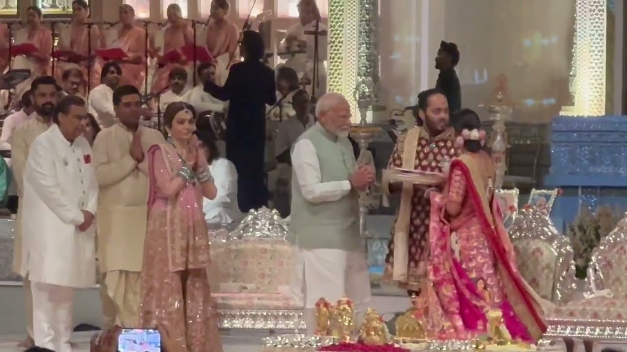 Shreya Ghoshal singing for Anant Ambani's Ashirvad ceremony