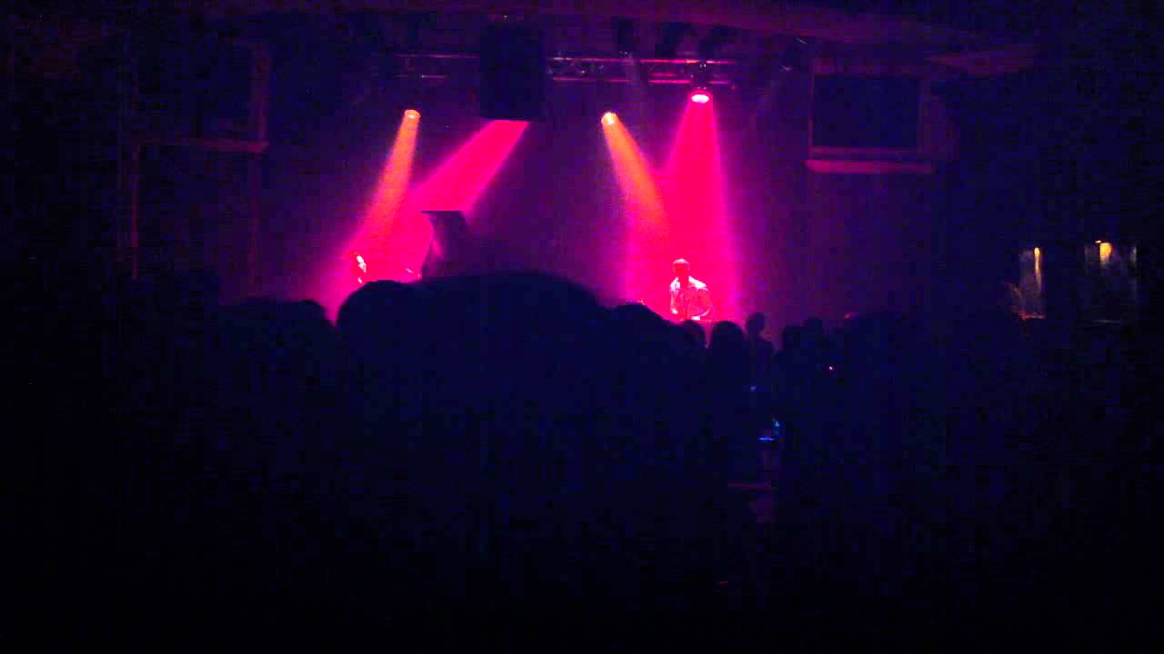 עברי לידר - בחולצת פסים (הופעת פסנתר בזאפה דצמבר 2011)