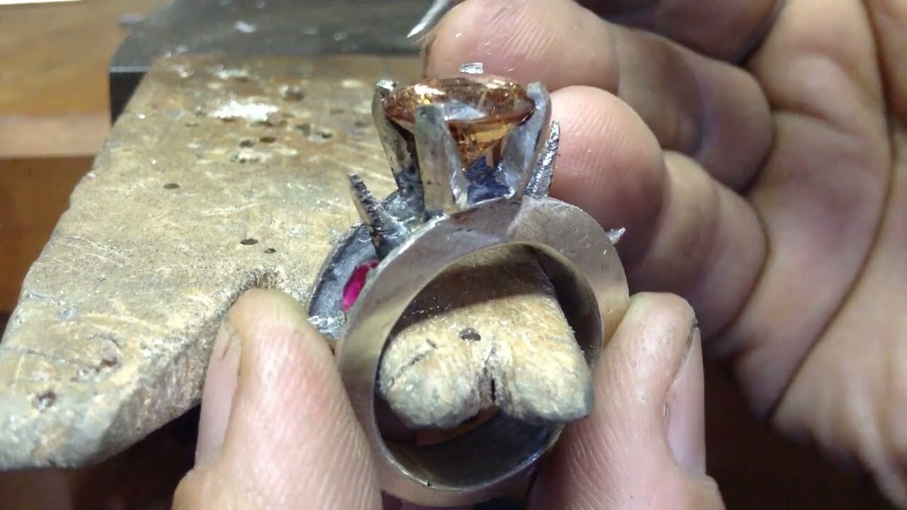 Diva Ring: multiple stone settings