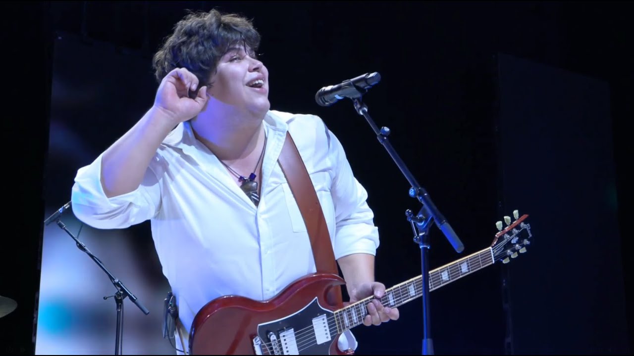 Garret T. Willie - Let There Be Rock (AC/DC Cover) Live at the Vancouver Indigenous Fashion Week