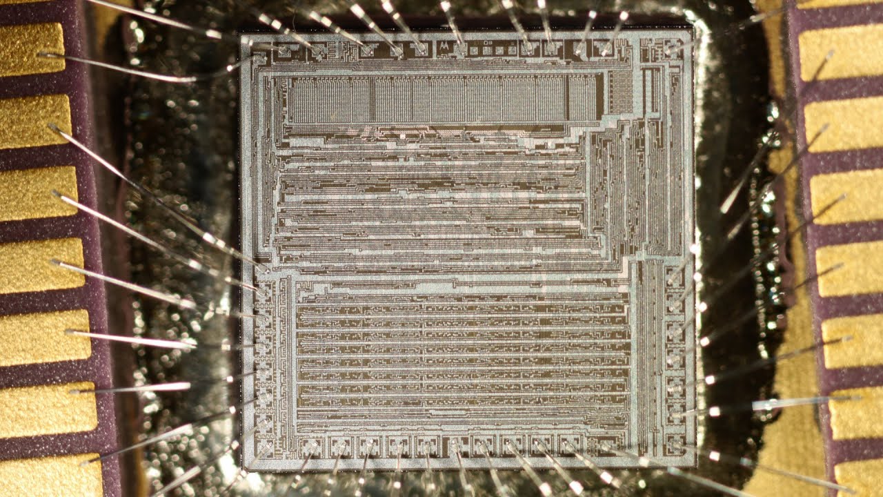 Chip-Portr&auml;t Mikroprozessor Motorola MC6800 Makroaufnahmen