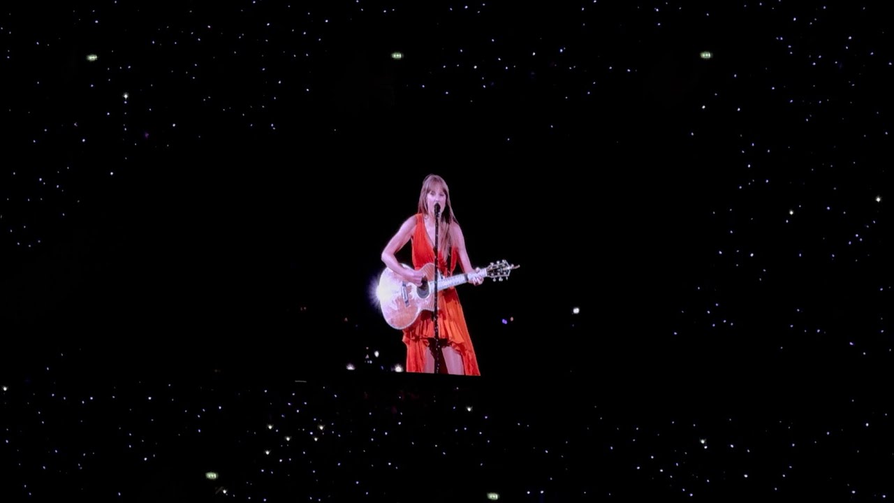 Taylor Swift “Hits Different” & “Death By A Thousand Cuts” - acoustic surprise mashup (Wembley N1)